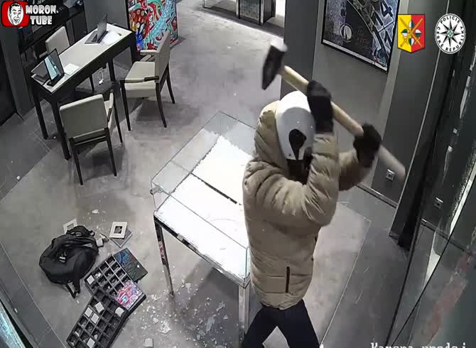 Video: The time a jeweler in Prague gets robbed